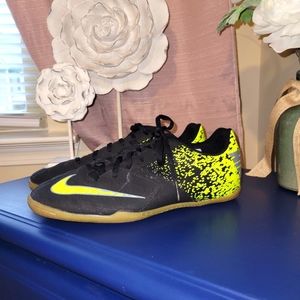 💜5 for $10💜 Like new Boys Nike shoes size 6